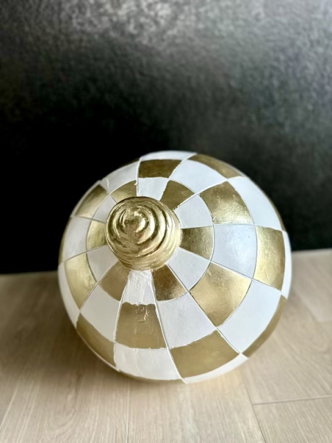 Bombka choinkowa MAXI - Winter Ball (biała w złotą kratę)
