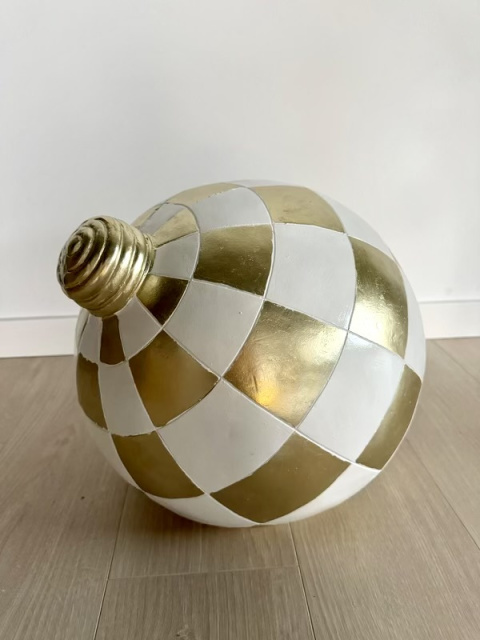 Bombka choinkowa MAXI - Winter Ball (biała w złotą kratę)