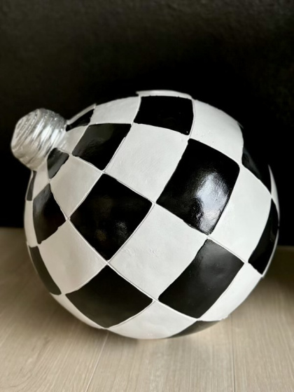 Bombka ceramiczna MAXI - Winter Ball (biała w czarną kratę)