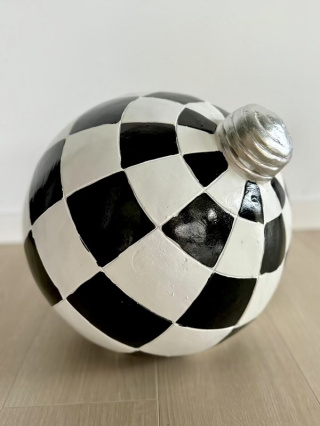 Bombka ceramiczna MAXI - Winter Ball (biała w czarną kratę)