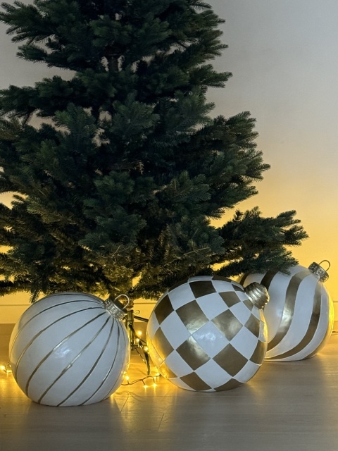 Bombka choinkowa MAXI - Winter Ball (biała w złotą kratę)