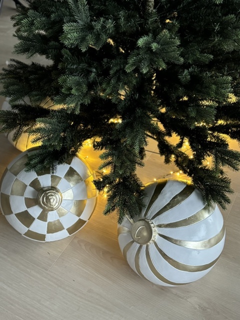 Bombka ceramiczna MAXI - Winter Ball (biała w złote fale)