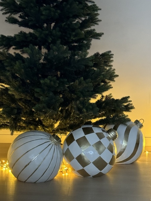 Bombka ceramiczna MAXI - Winter Ball (biała w złote fale)