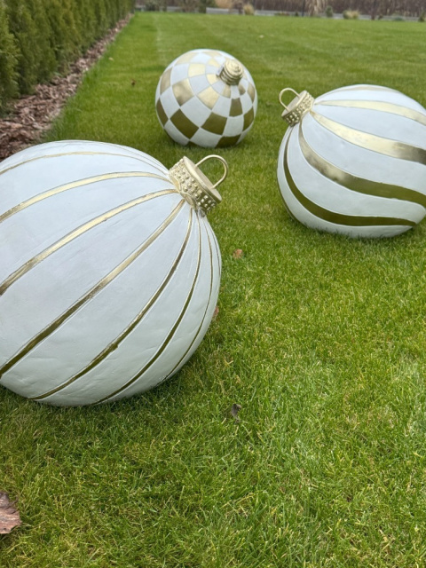 Bombka choinkowa MAXI - Winter Ball (biała w złotą kratę)