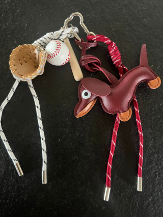 Brelok Jamnik Baseball - bordowy