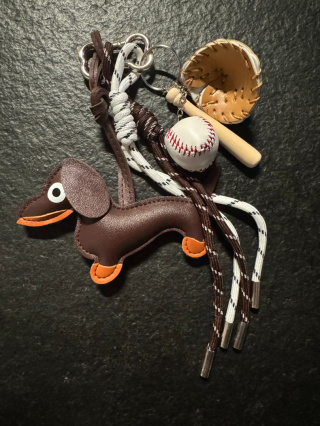Brelok Jamnik Baseball - brązowy